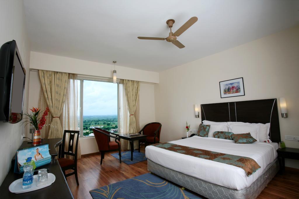 Leonia Holistic Destination Hotel Shamirpet Bilik gambar